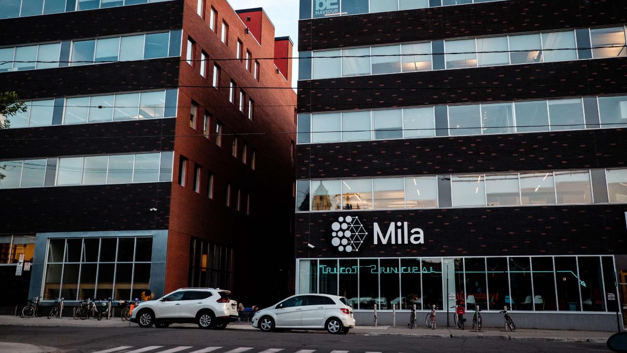Immeuble de Mila arborant son enseigne