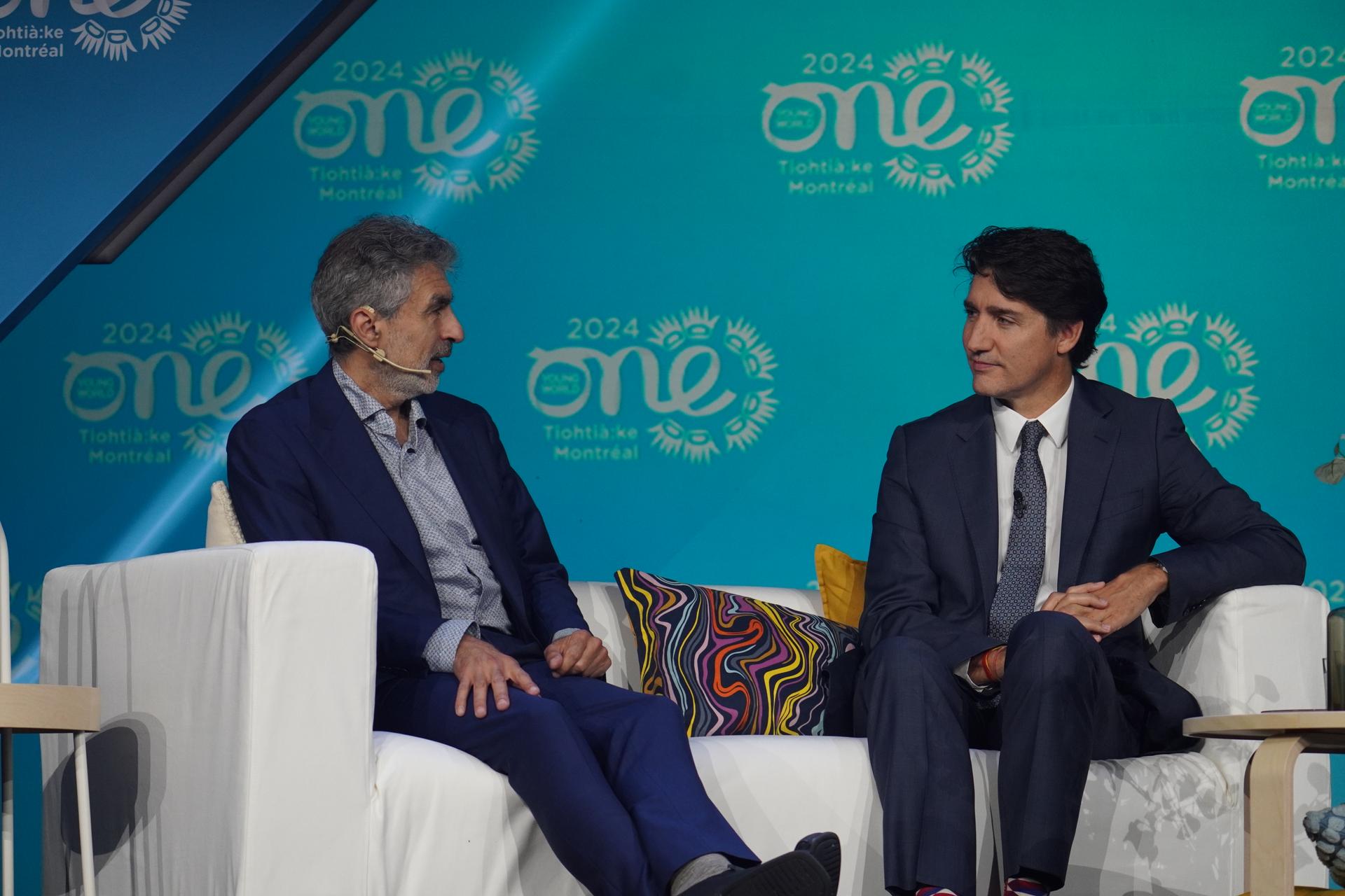 Canadian AI expert Yoshua Bengio (left) and Canadian Prime Minister Justin Trudeau (right) speaking at One Young World. 