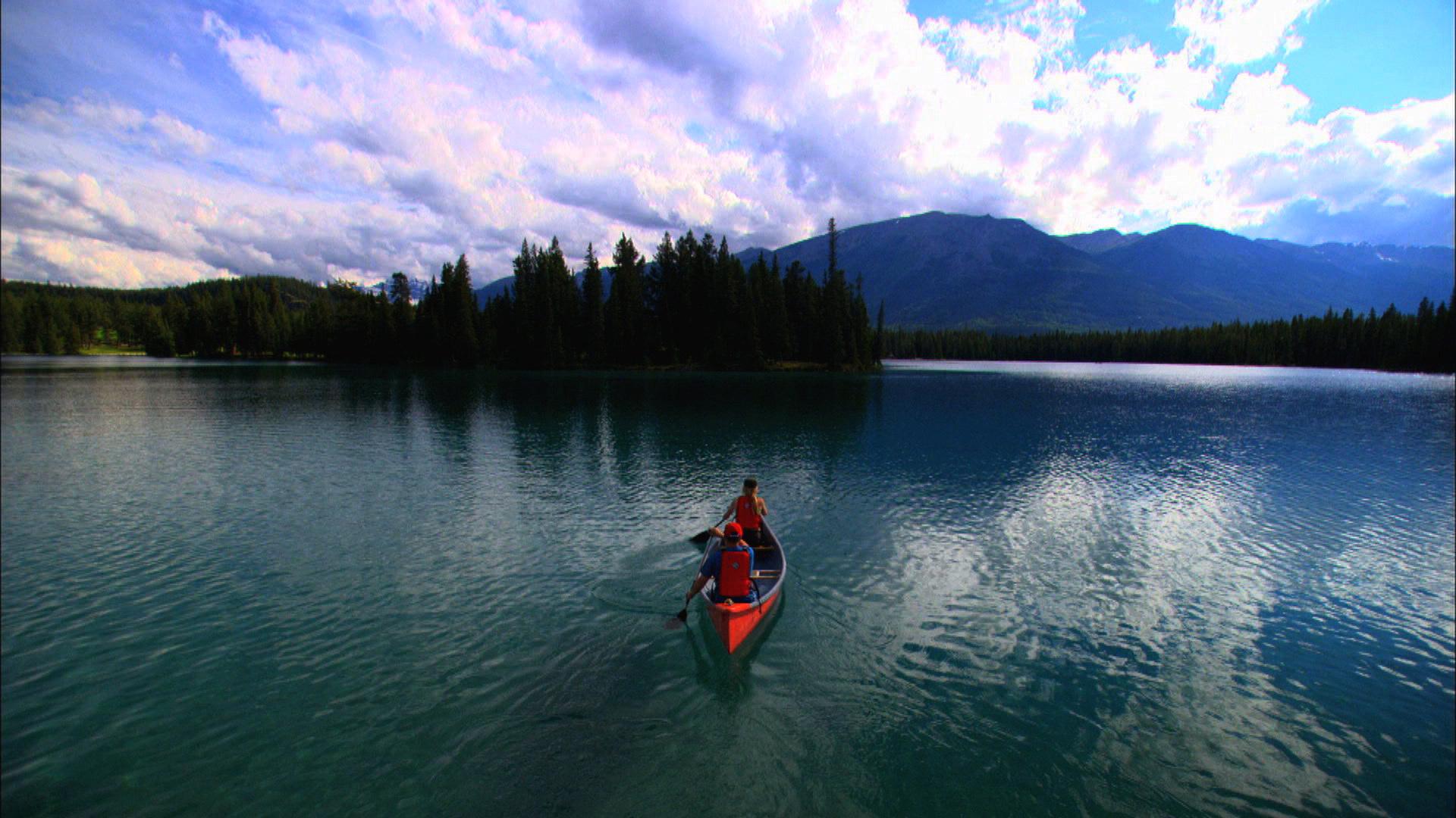 Meet and greet by your voyageur host to guide you across Lac Beauvert